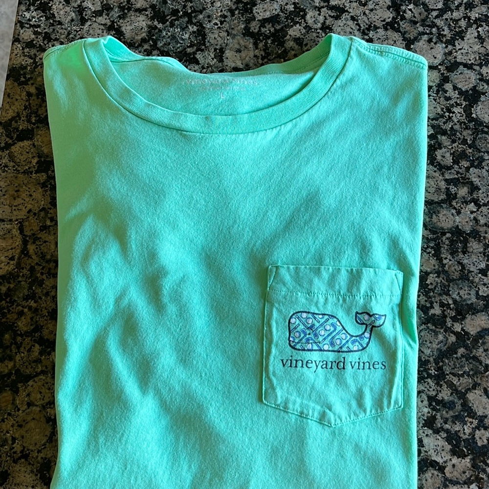 Very nice Vineyard Vines long sleeve tee shirt.Size Large